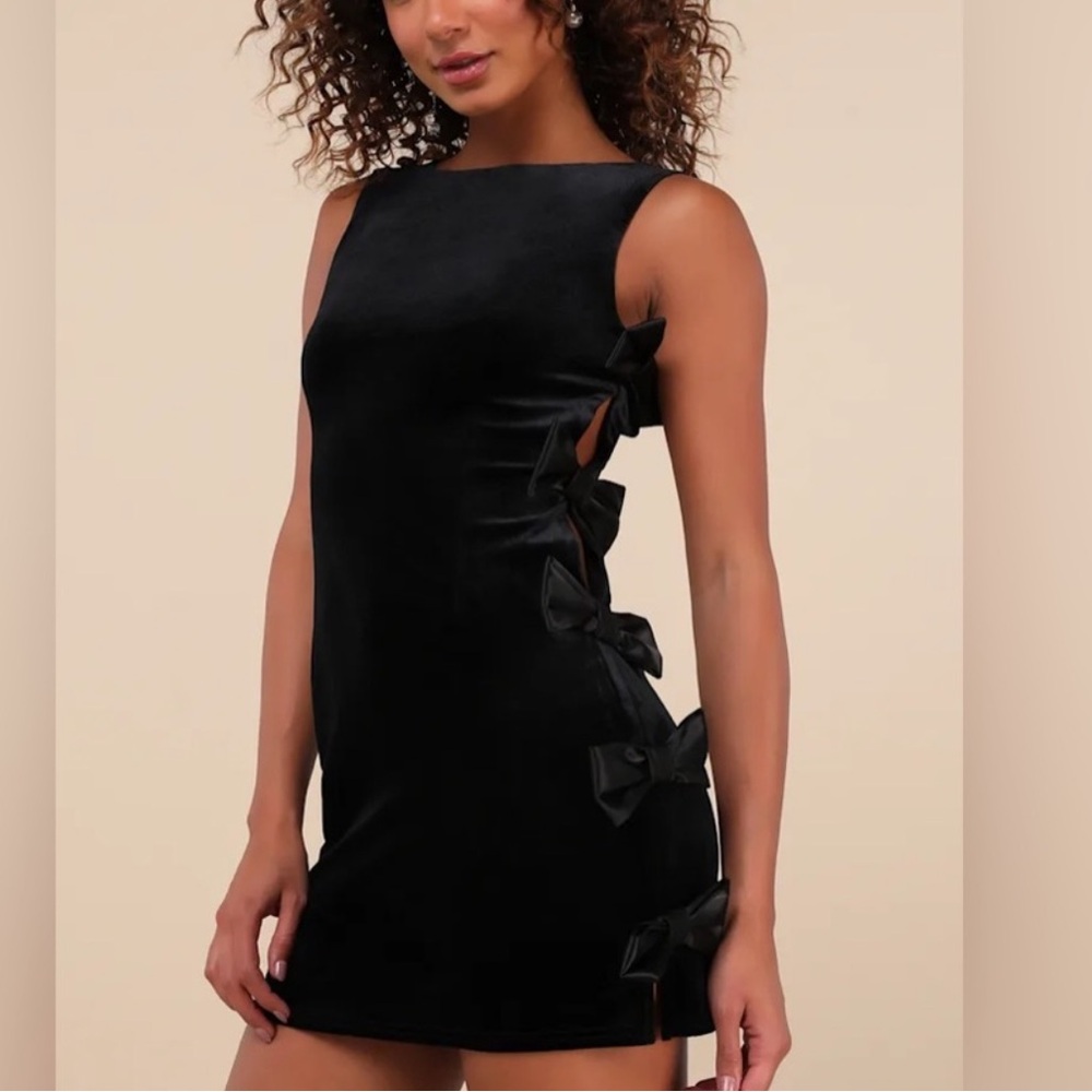 Elegant Black Velvet Dress with Side Bows